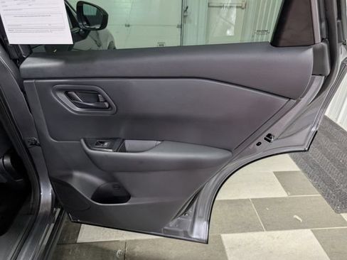 Used 2025 Nissan Rogue S AWD/4WD image 23