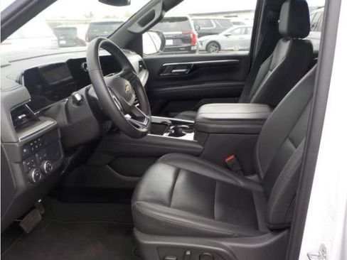 Used 2025 Chevrolet Tahoe LT image 2