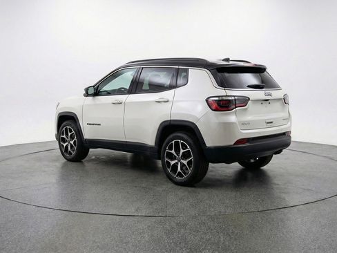 Used 2025 Jeep Compass Limited image 6
