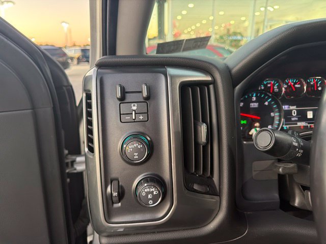 Used 2018 Chevrolet Silverado 1500 LT w/ All Star Edition AWD/4WD image 9