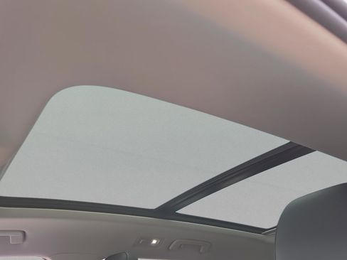 Used 2023 Volkswagen Taos SE w/ Panoramic Sunroof Package FWD image 10