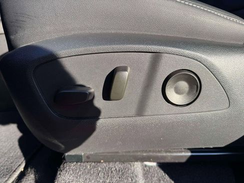 Used 2025 Chevrolet Traverse LT w/ Driver Confidence Package image 14