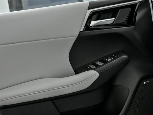 New 2025 Mitsubishi Outlander SE image 12