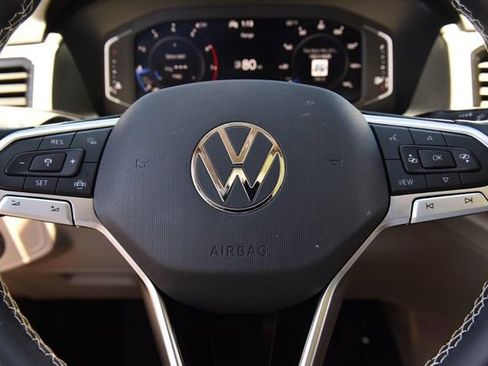 Used 2023 Volkswagen Atlas SE w/ Panoramic Sunroof Package FWD image 18