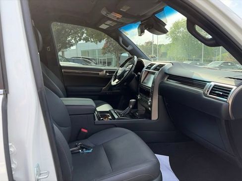 Used 2021 Lexus GX 460 Premium w/ Accessory Package AWD/4WD image 17