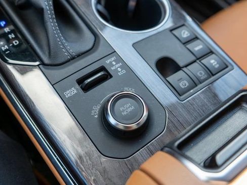 Used 2023 Toyota Highlander Platinum image 42