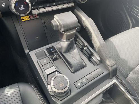 Used 2025 Toyota Tacoma Limited AWD/4WD image 24