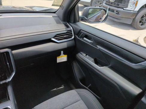 Used 2025 GMC Acadia Elevation FWD image 17