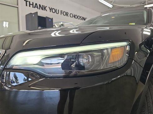 Used 2022 Jeep Cherokee Limited image 36