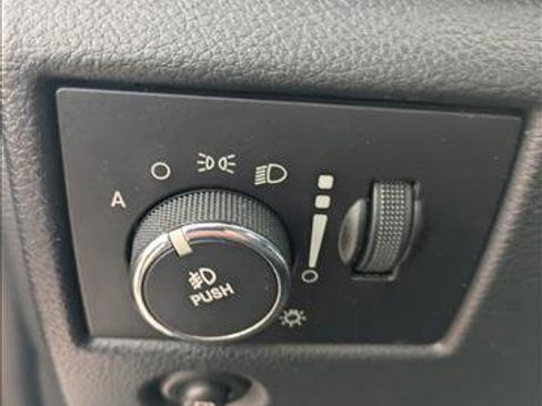 Used 2011 Jeep Grand Cherokee Laredo AWD/4WD image 13