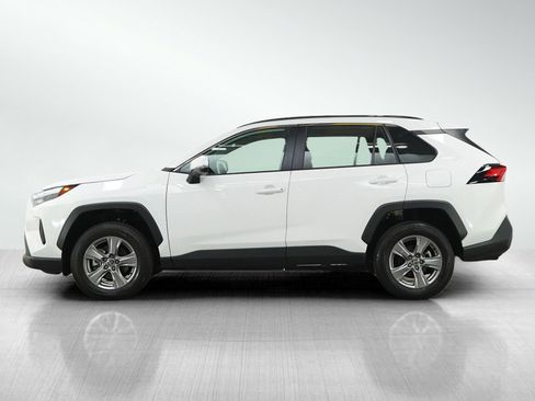 Used 2025 Toyota RAV4 XLE AWD/4WD image 2
