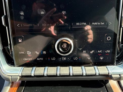 Used 2025 GMC Yukon Denali AWD/4WD image 24