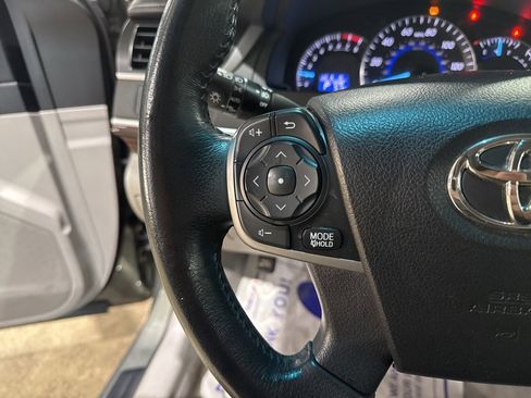 Used 2014 Toyota Camry XLE image 18
