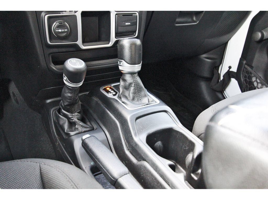 Used 2018 Jeep Wrangler Unlimited Sport AWD/4WD image 29