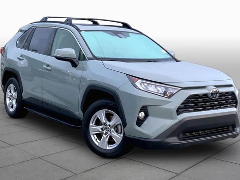Used 2020 Toyota RAV4 XLE w/ Convenience Package FWD image 3