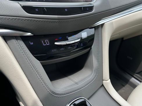 Used 2020 Cadillac XT5 Premium Luxury FWD image 22