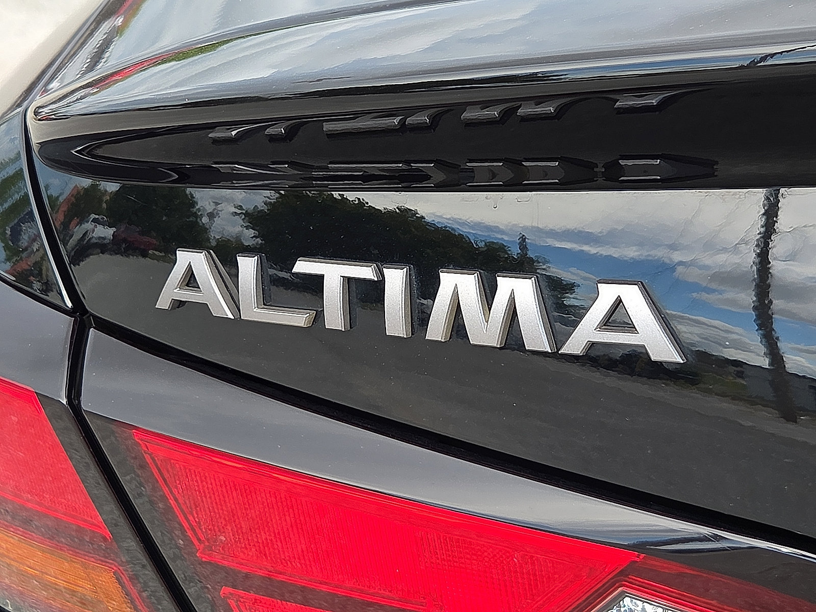 Used 2025 Nissan Altima 2.5 SV w/ SV Special Edition Package FWD image 9