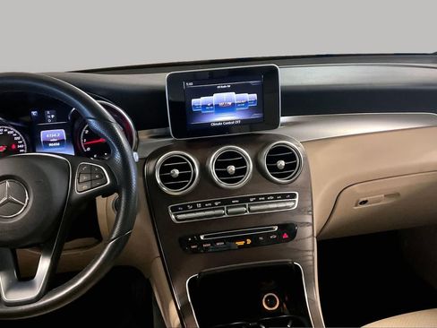 Used 2019 Mercedes-Benz GLC 300 image 6