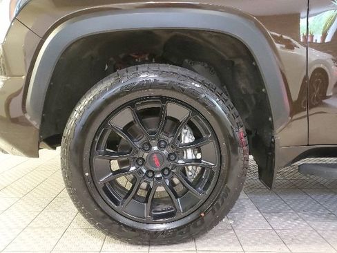 Used 2024 Toyota Tundra Limited w/ TRD Off-Road Package AWD/4WD image 31