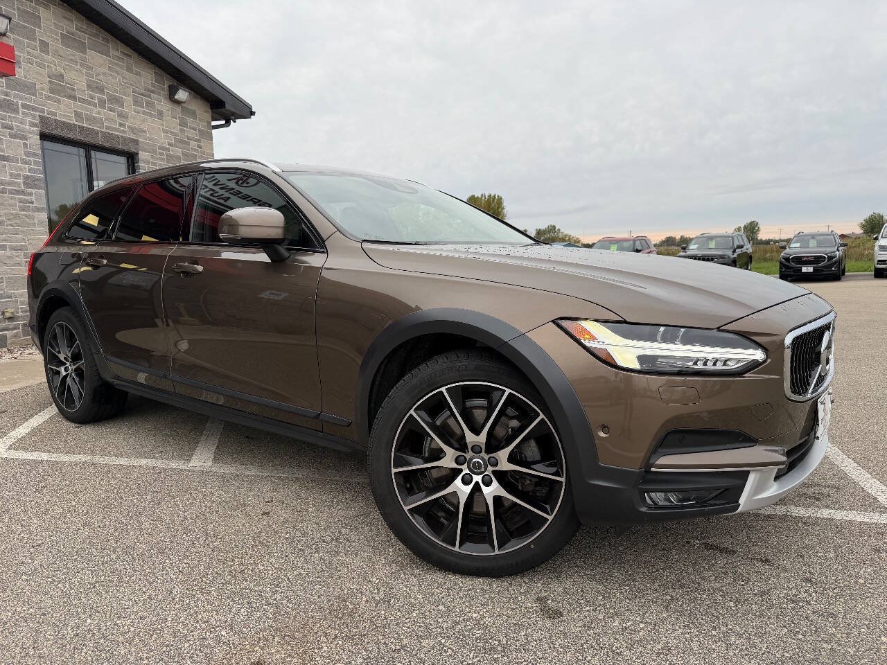 Used 2018 Volvo V90 T6 Cross Country w/ Convenience Package AWD/4WD image 3