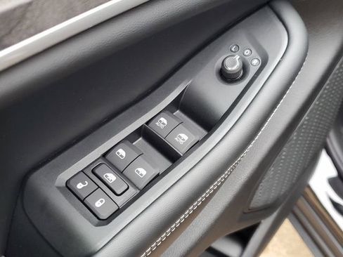 New 2025 Jeep Grand Cherokee L Limited w/ Black Appearance Package image 19