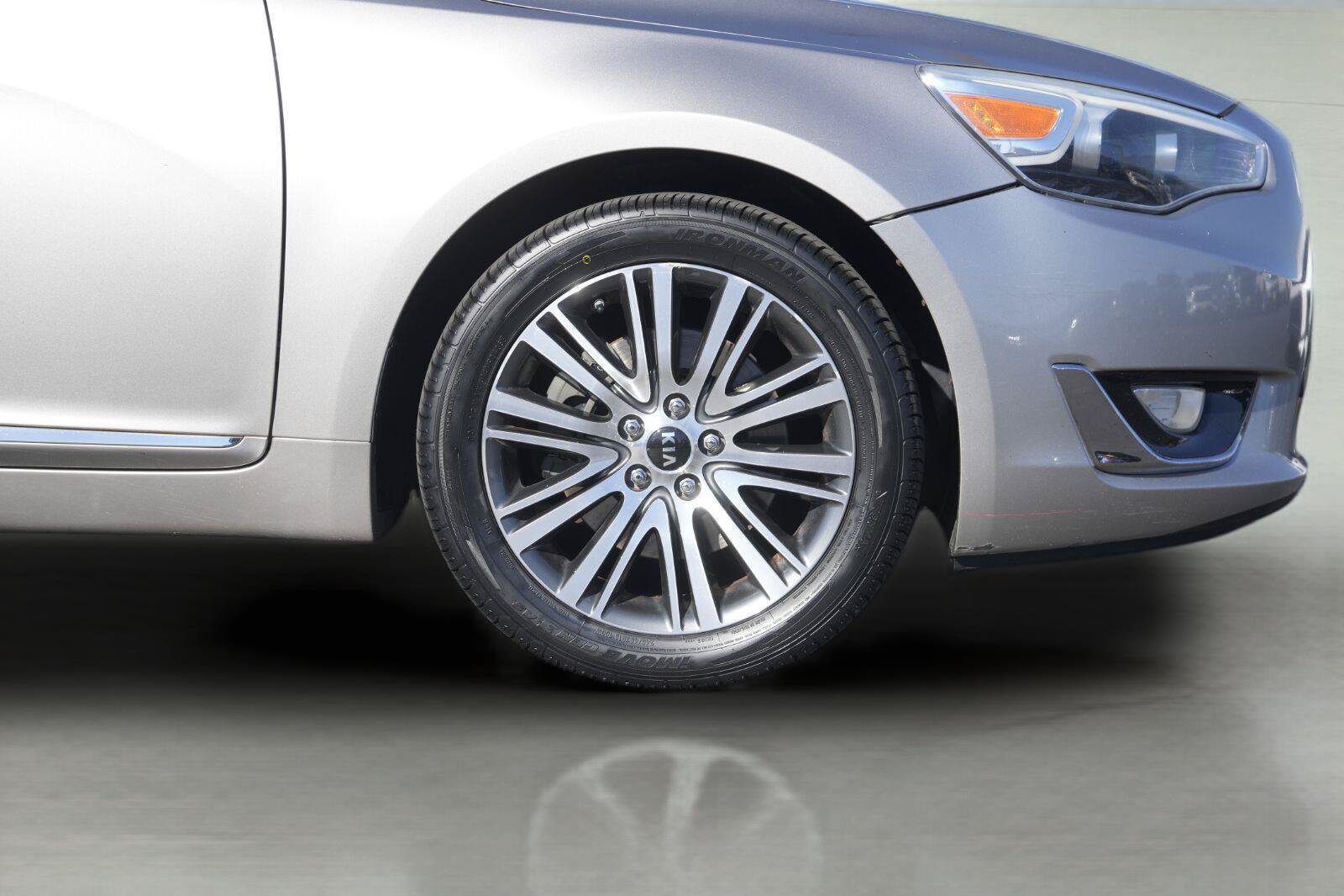 Used 2015 Kia Cadenza Premium FWD image 4