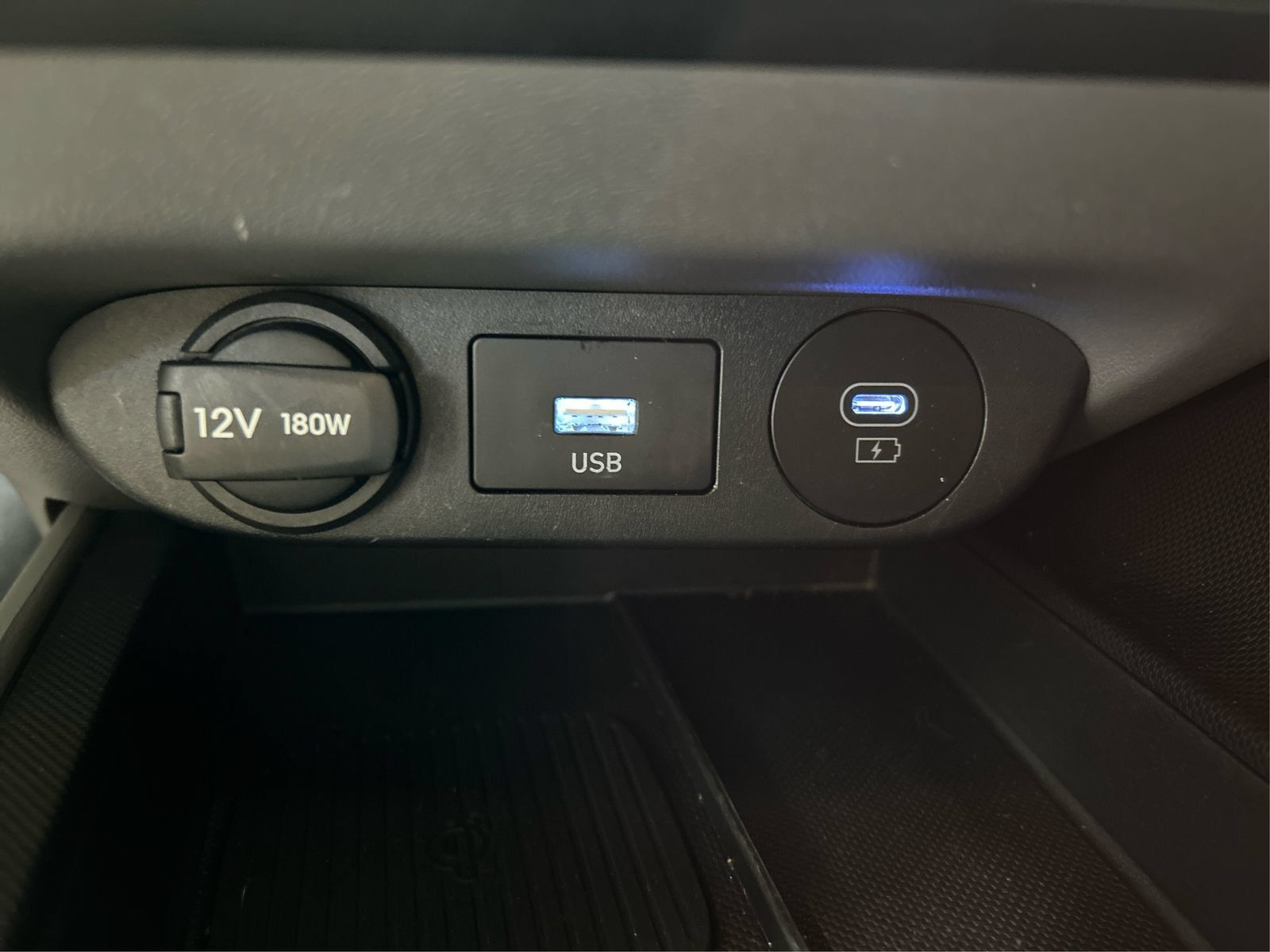 Used 2025 Hyundai Elantra SEL FWD image 33