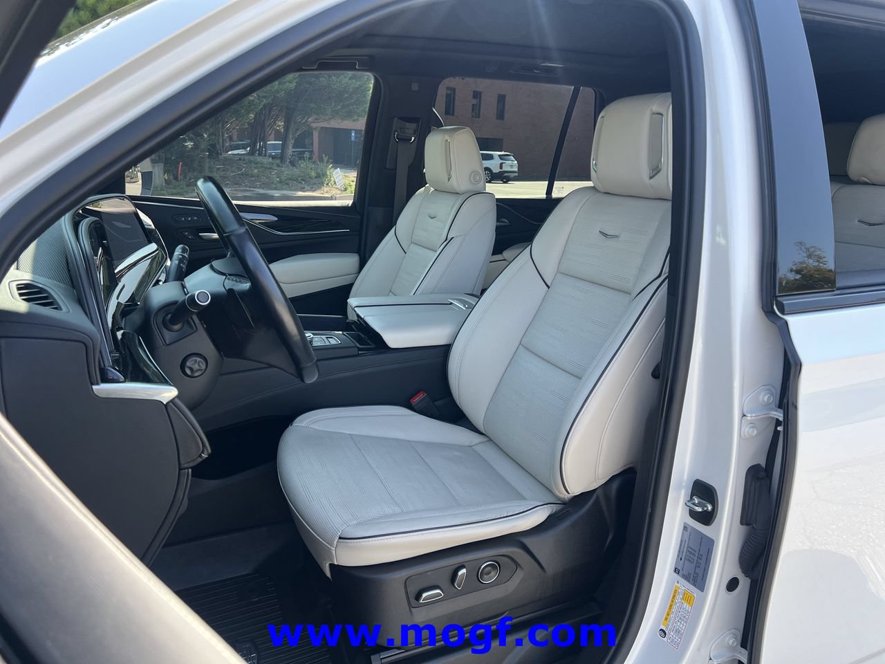 Used 2021 Cadillac Escalade Sport AWD/4WD image 19
