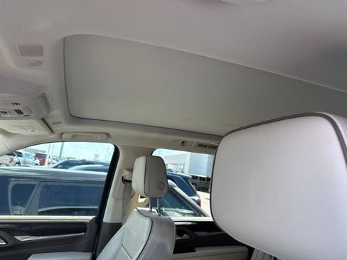 Used 2022 GMC Yukon XL Denali RWD image 7