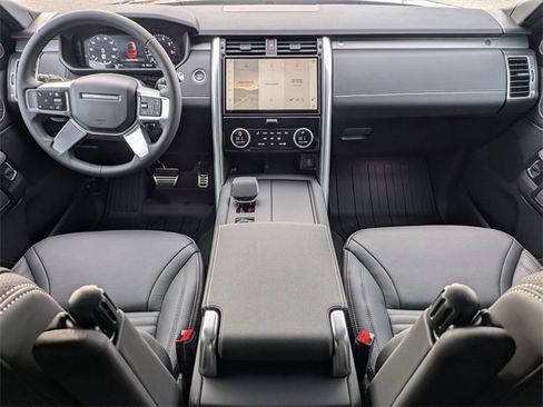 New 2026 Land Rover Discovery Limited Edition image 14