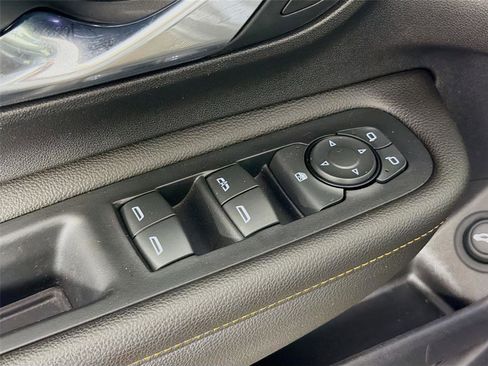 Used 2021 GMC Terrain SLT w/ Infotainment Package II image 18