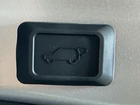 Used 2025 Toyota RAV4 XLE w/ Convenience Package image 29