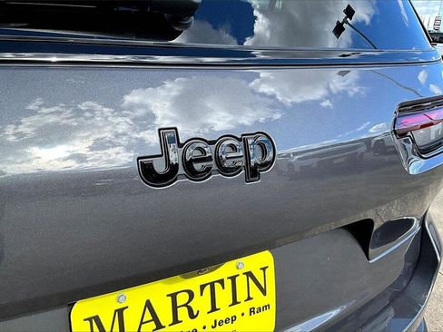 New 2025 Jeep Grand Cherokee L Altitude image 12