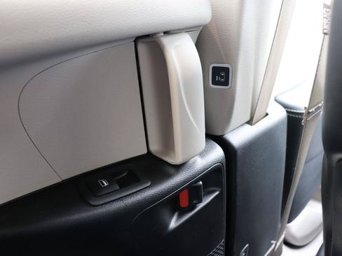 Used 2024 Chrysler Pacifica Touring-L FWD image 26