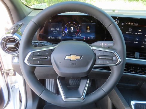 New 2026 Chevrolet Equinox LT w/ Convenience Package II image 4