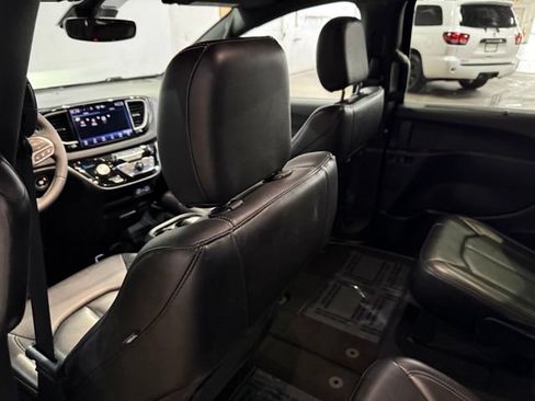 Used 2025 Chrysler Pacifica Select FWD image 25