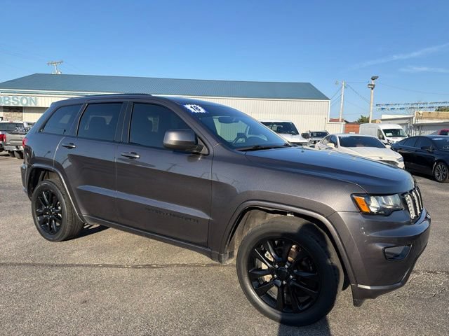 Used 2018 Jeep Grand Cherokee Altitude AWD/4WD image 3