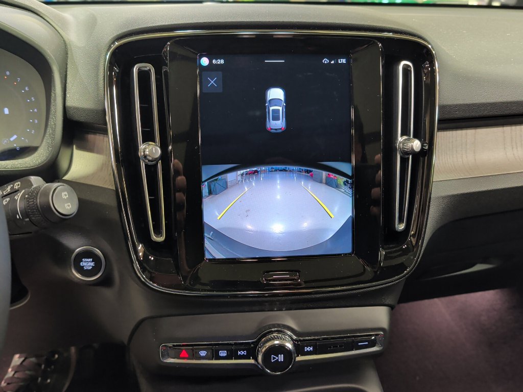 Used 2023 Volvo XC40 B5 Plus AWD/4WD image 12