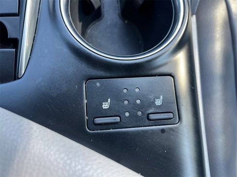 Used 2019 Toyota Camry XLE image 24