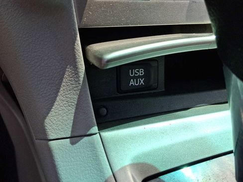 Used 2013 Toyota Highlander 4WD w/ Cold Weather Pkg image 23
