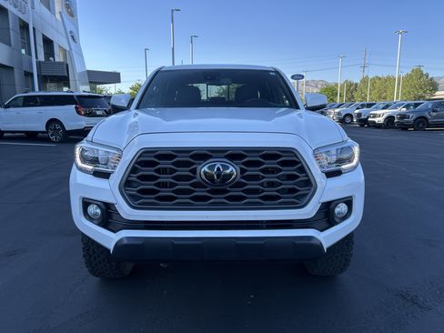 Used 2022 Toyota Tacoma TRD Off-Road AWD/4WD image 8