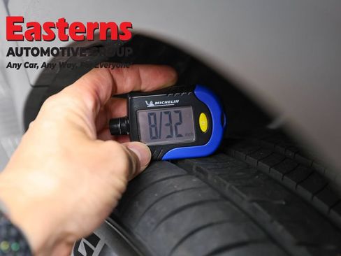 Used 2025 Volkswagen Taos SE AWD/4WD image 27