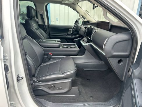 Used 2025 Ford Expedition Platinum AWD/4WD image 26