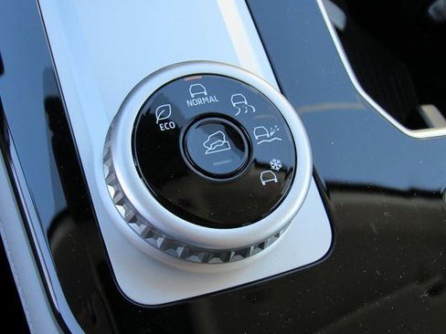 New 2025 Mitsubishi Outlander SE image 20