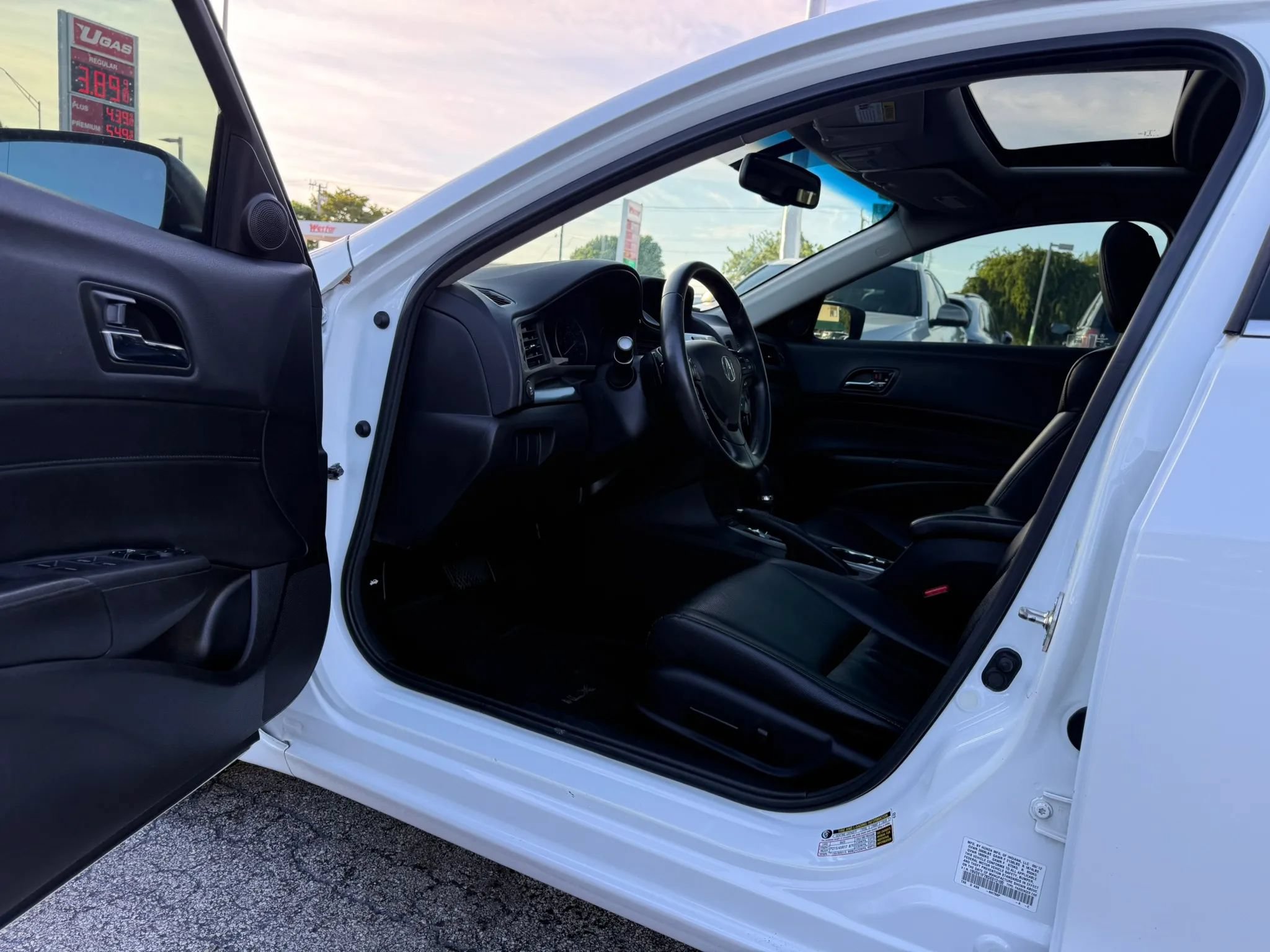 Used 2013 Acura ILX w/ Technology Package FWD image 9