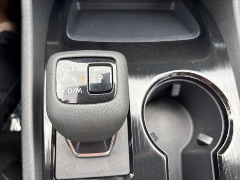 Used 2024 Nissan Rogue S FWD image 30