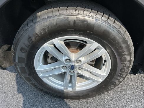 Used 2020 Ford Explorer XLT w/ Equipment Group 202A AWD/4WD image 9