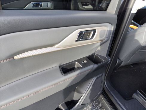 New 2026 Ford Explorer Active RWD image 19