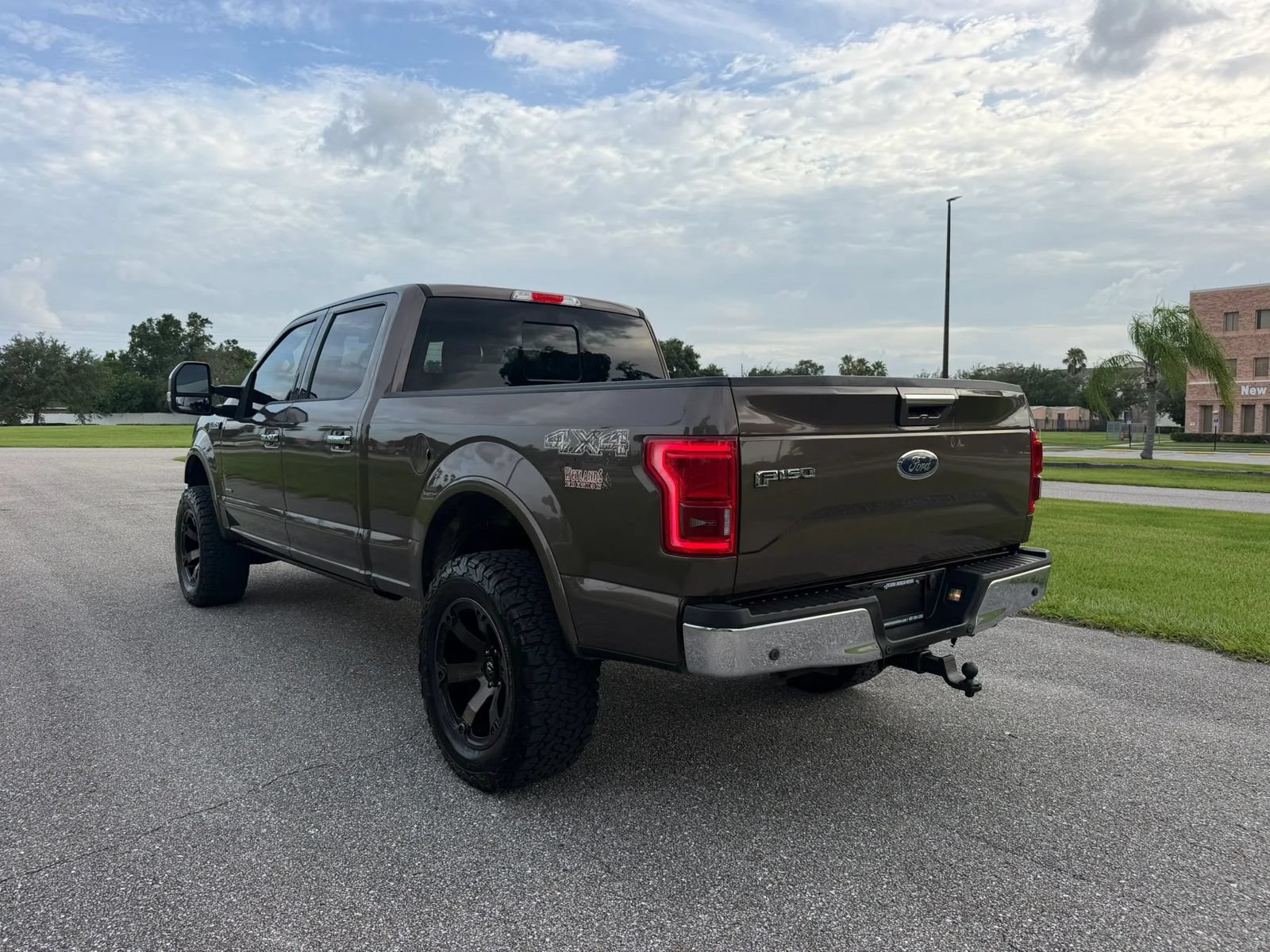 Used 2015 Ford F150 Lariat w/ Equipment Group 502A Luxury AWD/4WD image 8