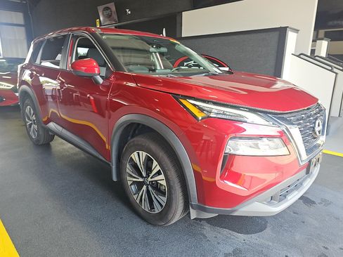 Used 2022 Nissan Rogue SV AWD/4WD image 2